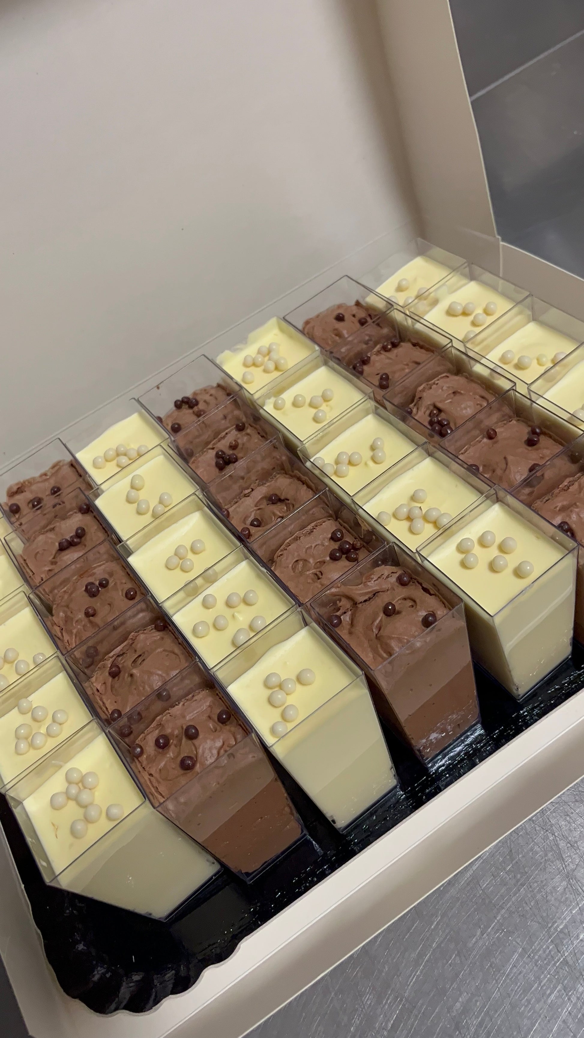 Mousse Chocolat Lait, Chocolat Blanc ou Passion - L'atelier de Warren